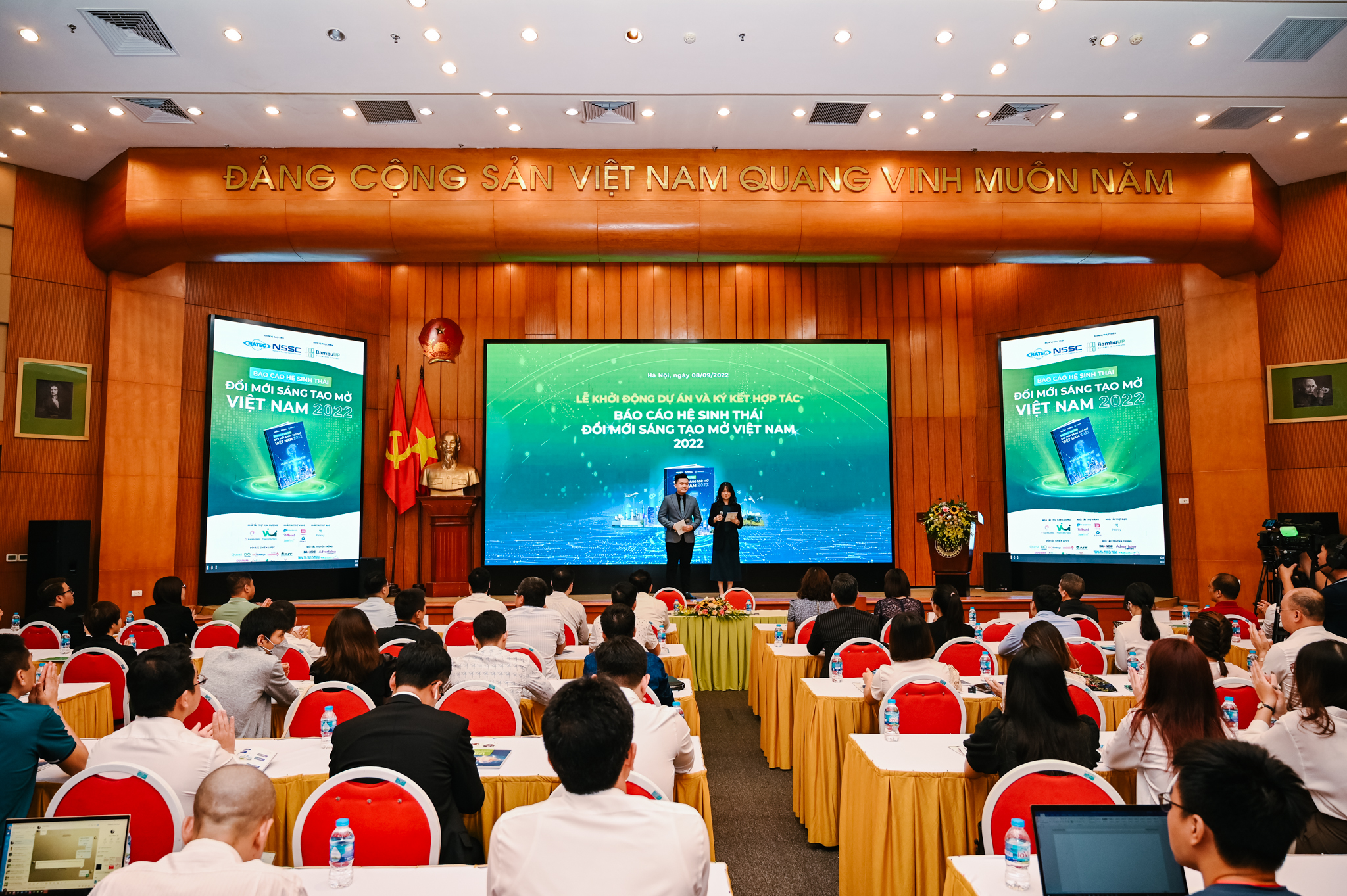 Lễ khởi động Dự án và Ký kết hợp tác - Báo cáo Hệ sinh thái đổi mới sáng tạo mở Việt Nam